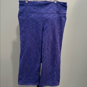Athleta Chaturanga Energy Carpi Legging size Large Blue Space Dye